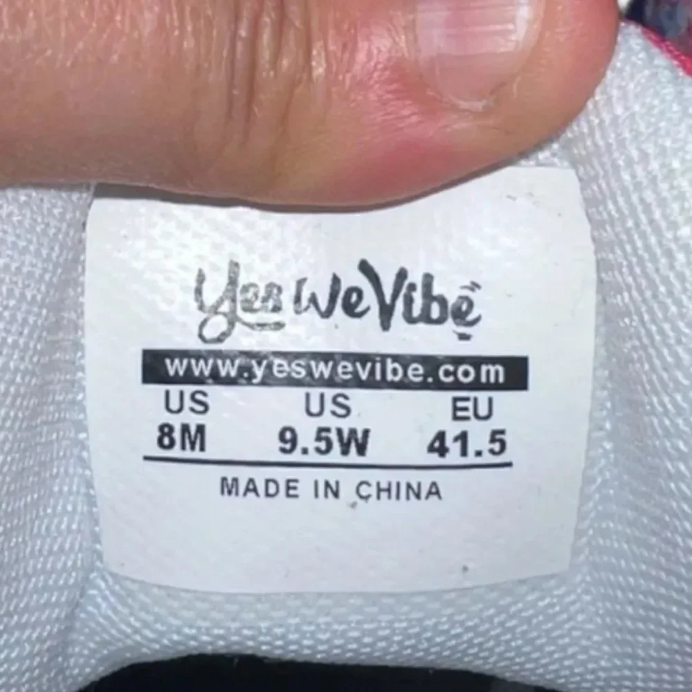 Yes‎ We Vibe Peace and Butterflies Pink Women's 9.5